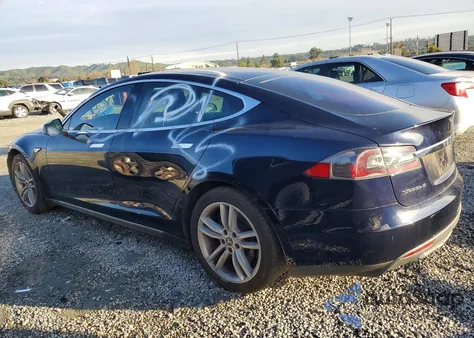 2013 Tesla Model S z USA, uszkodzony, nr VIN 5YJSA1DG2DFP11676